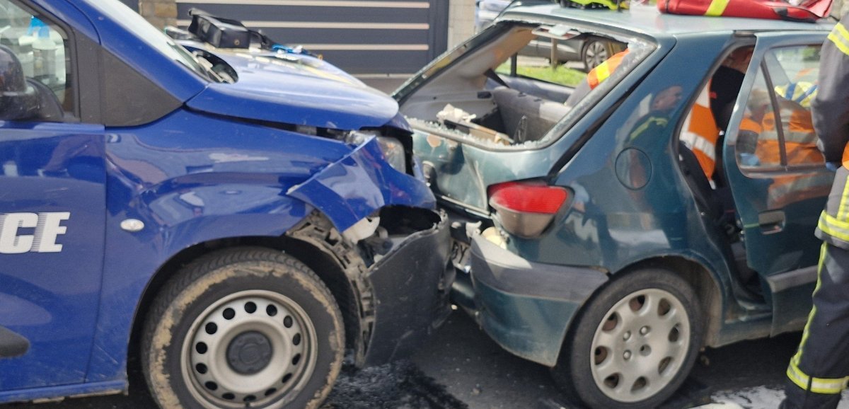 [Photos] Saint-Hilaire. Collision en chaîne rue de Paris : une jeune femme désincarcérée