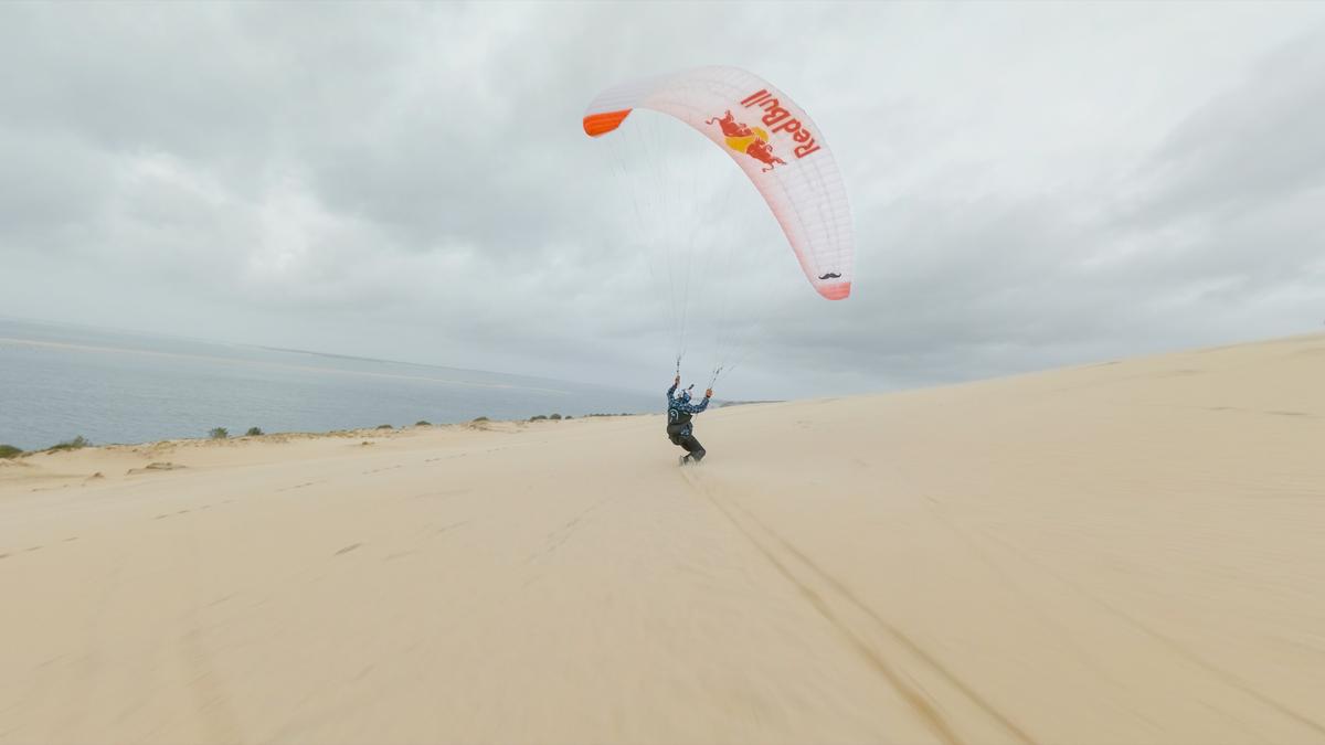 Valentin Delluc, champion de speed-flying, l’homme qui vole en marchant sur la dune du Pilat