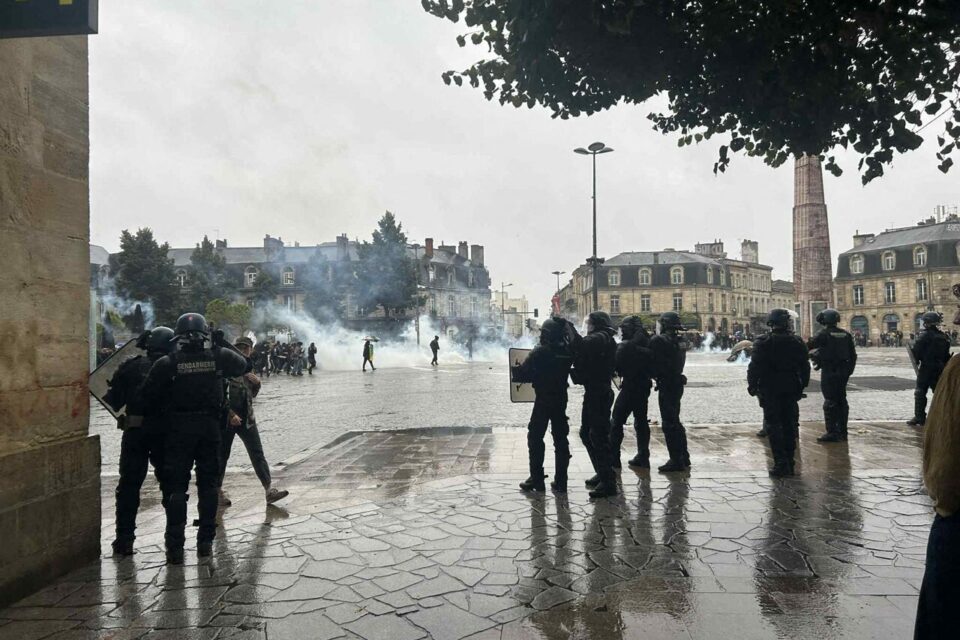 Les CRS ont lancé des lacrymo à Bordeaux, mercredi 10 septembre 2025.