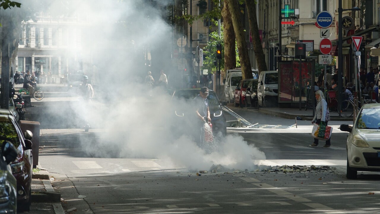 la manifestation vire en violences, la Presqu'île ciblée