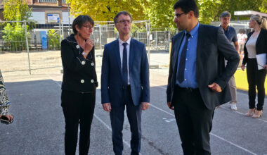 De gauche à droite : Caroline Fourniol, directrice du Collège Fantin-Latour, Philippe Dulbecoo, recteur de l'académie de Grenoble et Patrice Gros, directeur académique lors du lancement des Pas. © Joël Kermabon - Place Gre'net