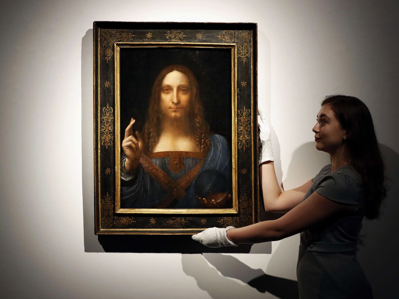 « Salvator Mundi » de Léonard de Vinci exposé dans les salles de vente aux enchères de Christie’s à Londres