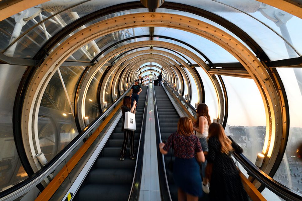 Le célèbre escalator du centre Pompidou