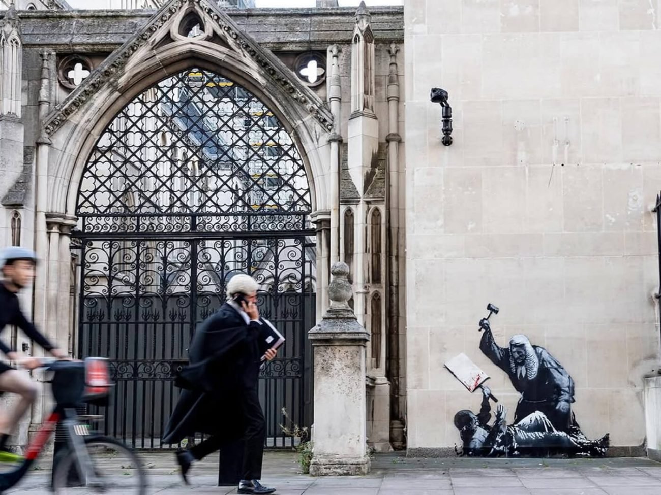 Publication Instagram sur le compte de Banksy. Royal Courts of Justice, Londres