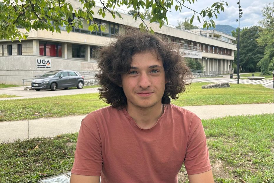 "Je veux essayer de récupérer nos droits", un étudiant grenoblois de 20 ans souhaite réveiller la jeunesse
