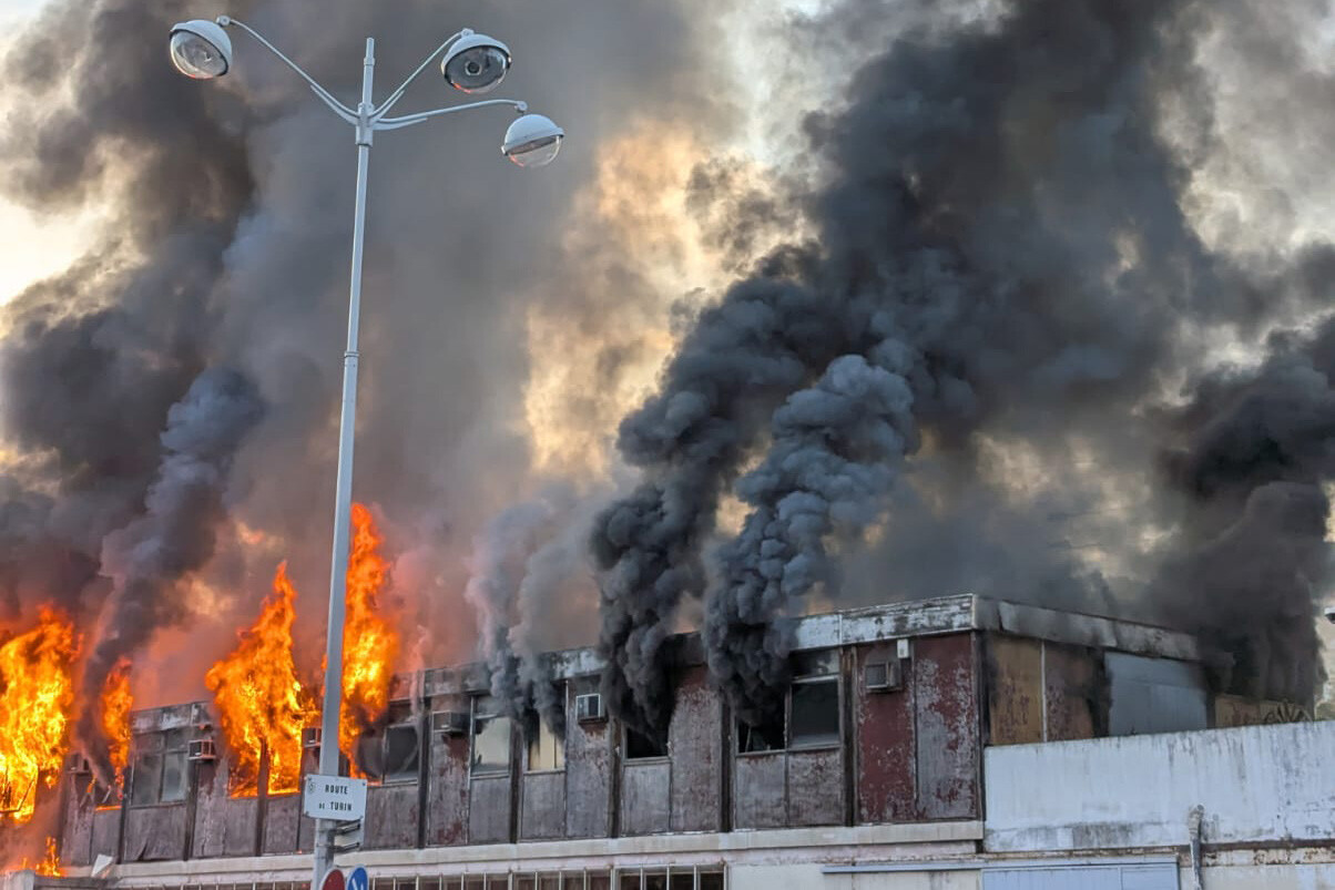 un incendie en cours, le trafic SNCF perturbé