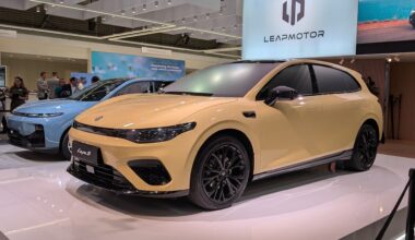 Avec ses faux airs de Mégane R.S., cette compacte électrique chinoise veut bousculer l’Europe