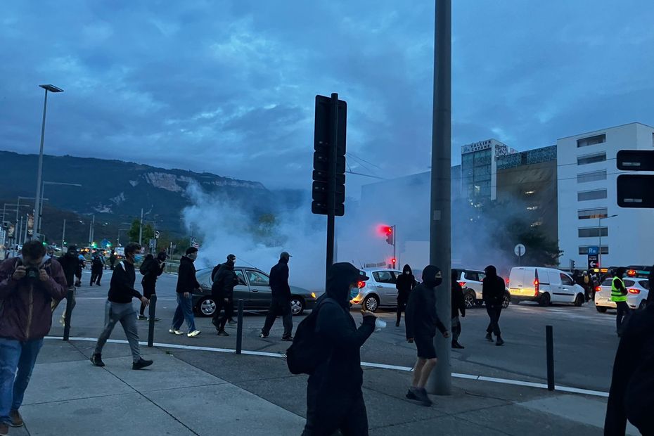 barrages filtrants, embouteillages et tirs de lacrymogènes à Grenoble