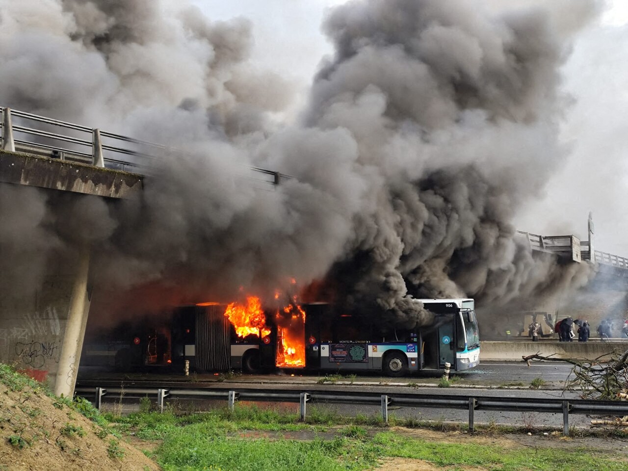 ce que l'on sait du bus incendié sur la rocade de Rennes
