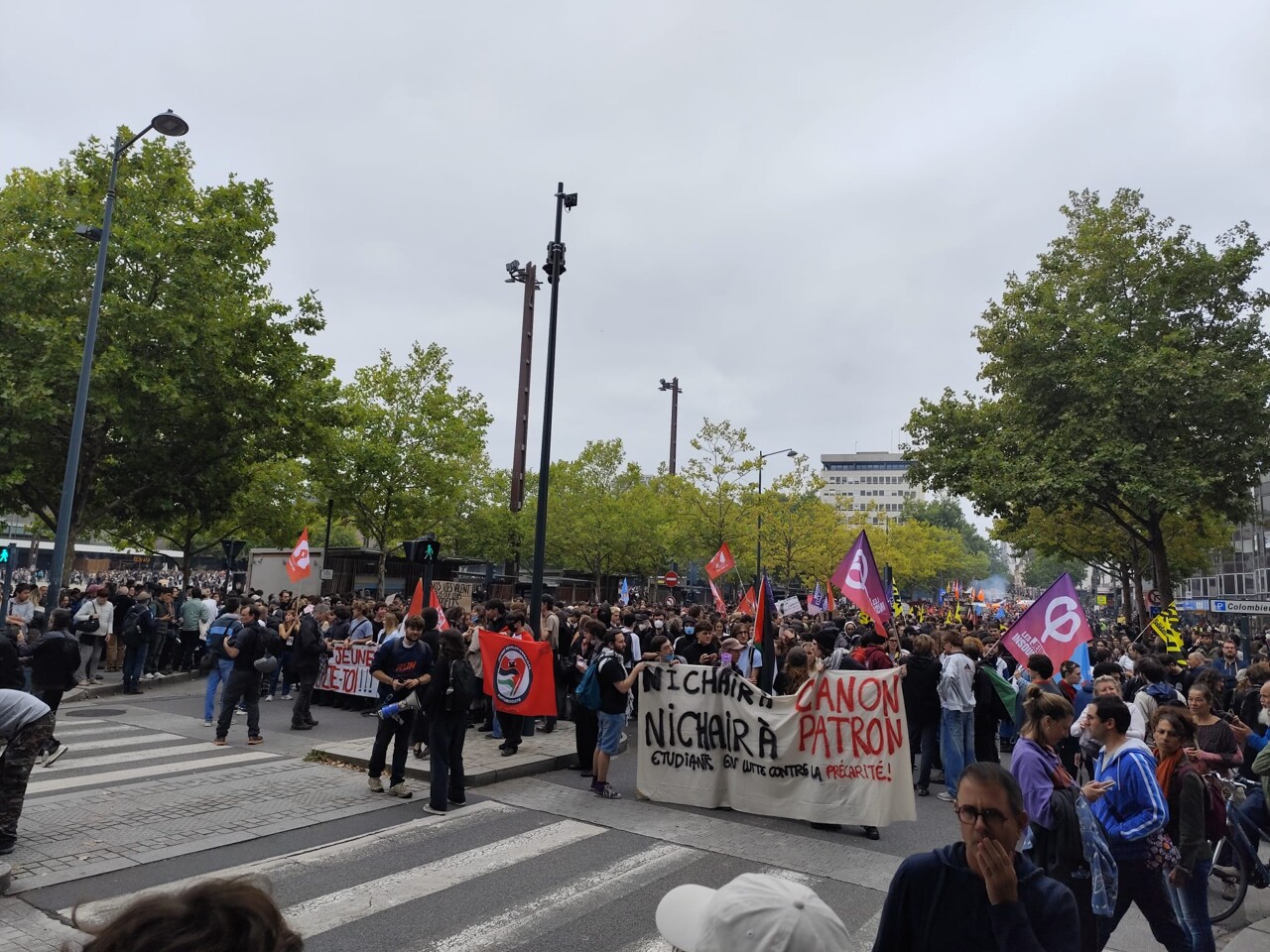 Direct. Grève du jeudi 18 septembre à Rennes. "Ni chair à canon, ni chair à patron" : le cortège s'élance