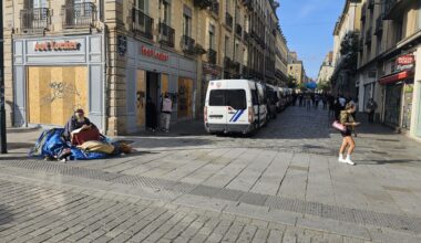 Jean-Pierre, SDF à Rennes, imperturbable lors de la manifestation du 18 septembre