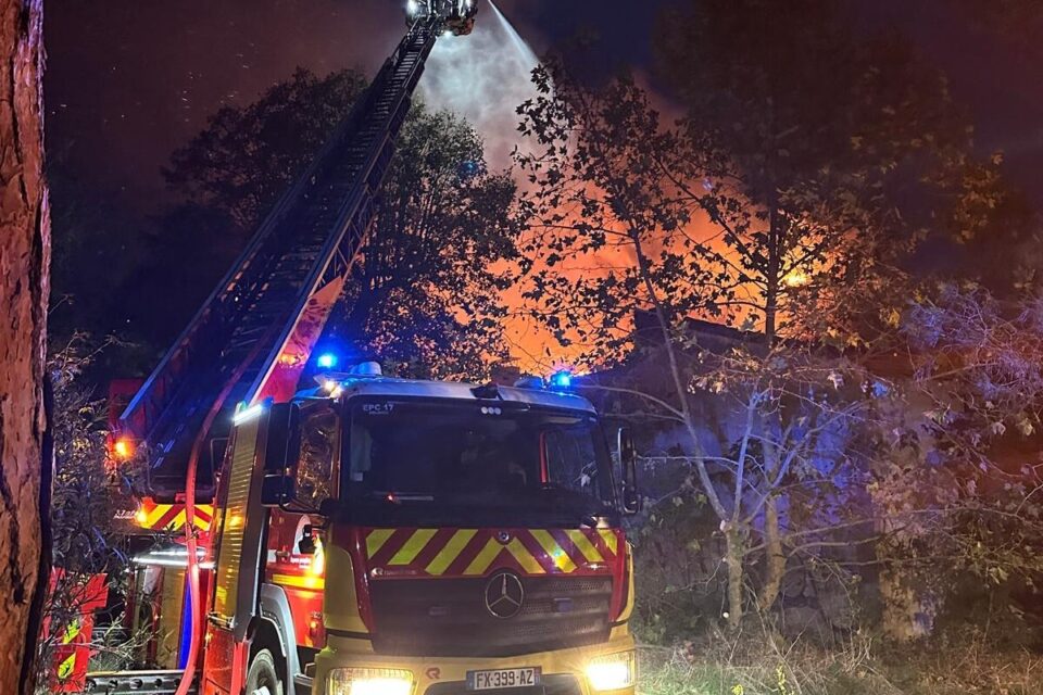L'action rapide des pompiers a permis d'éviter la propagation aux dépendances attenantes.