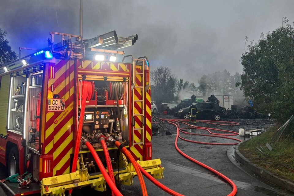 Trois lances à eau ont été déployées.