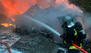 Toulouse. Un incendie se déclare dans une casse automobile, 30 carcasses de véhicules prennent feu