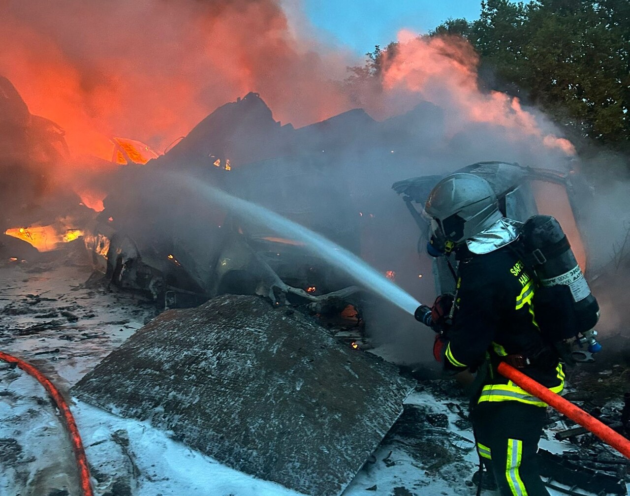 Toulouse. Un incendie se déclare dans une casse automobile, 30 carcasses de véhicules prennent feu