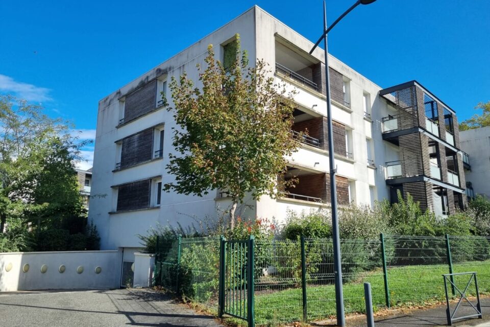 Le féminicide a eu lieu dans cette résidence de la rue des Lauriers.