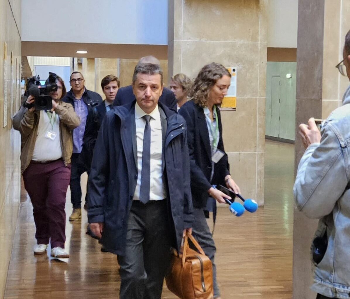 le maire de Saint-Etienne acculé