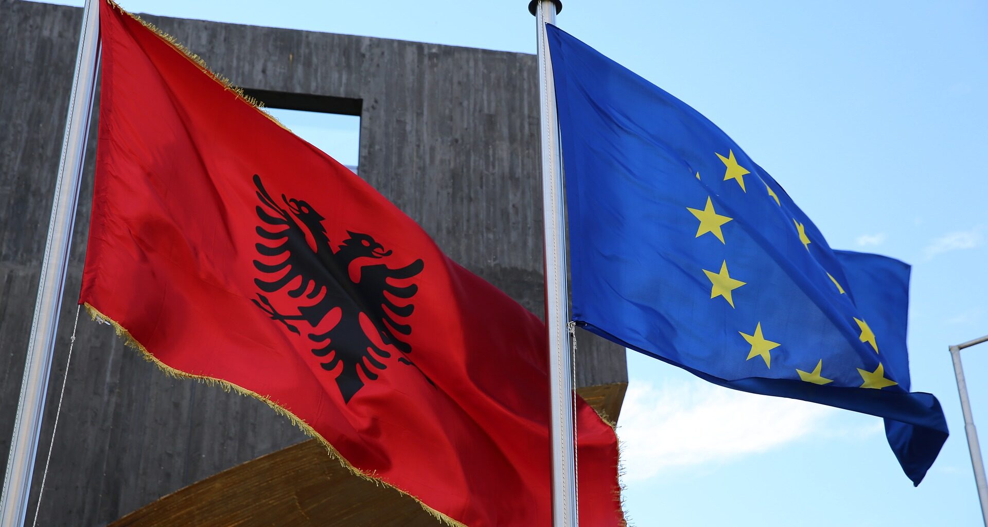 Sondage : les Albanais sont en tête en termes de confiance et de soutien à l'UE