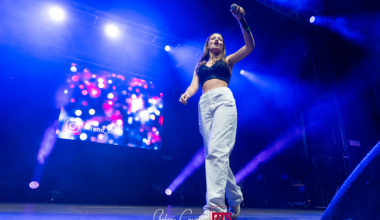 RTS invite une jeune chanteuse à chanter avec l'Héritage Goldman au Zénith de Montpellier