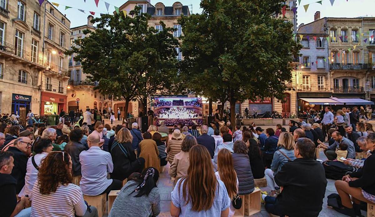 En 2024 on estime à 2000 le nombre de personnes qui ont suivi le concert de rentrée de l’Opéra de Bordeaux sur écran géant.