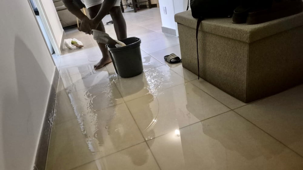 les habitants de la résidence neuve la Granette inondés à Marseille (14e)