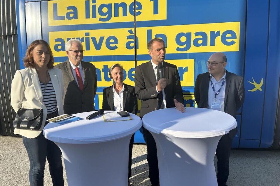 Autour de Michael Delafosse, de Julie Freche et des Renaud Calvat, des partenaires financiers