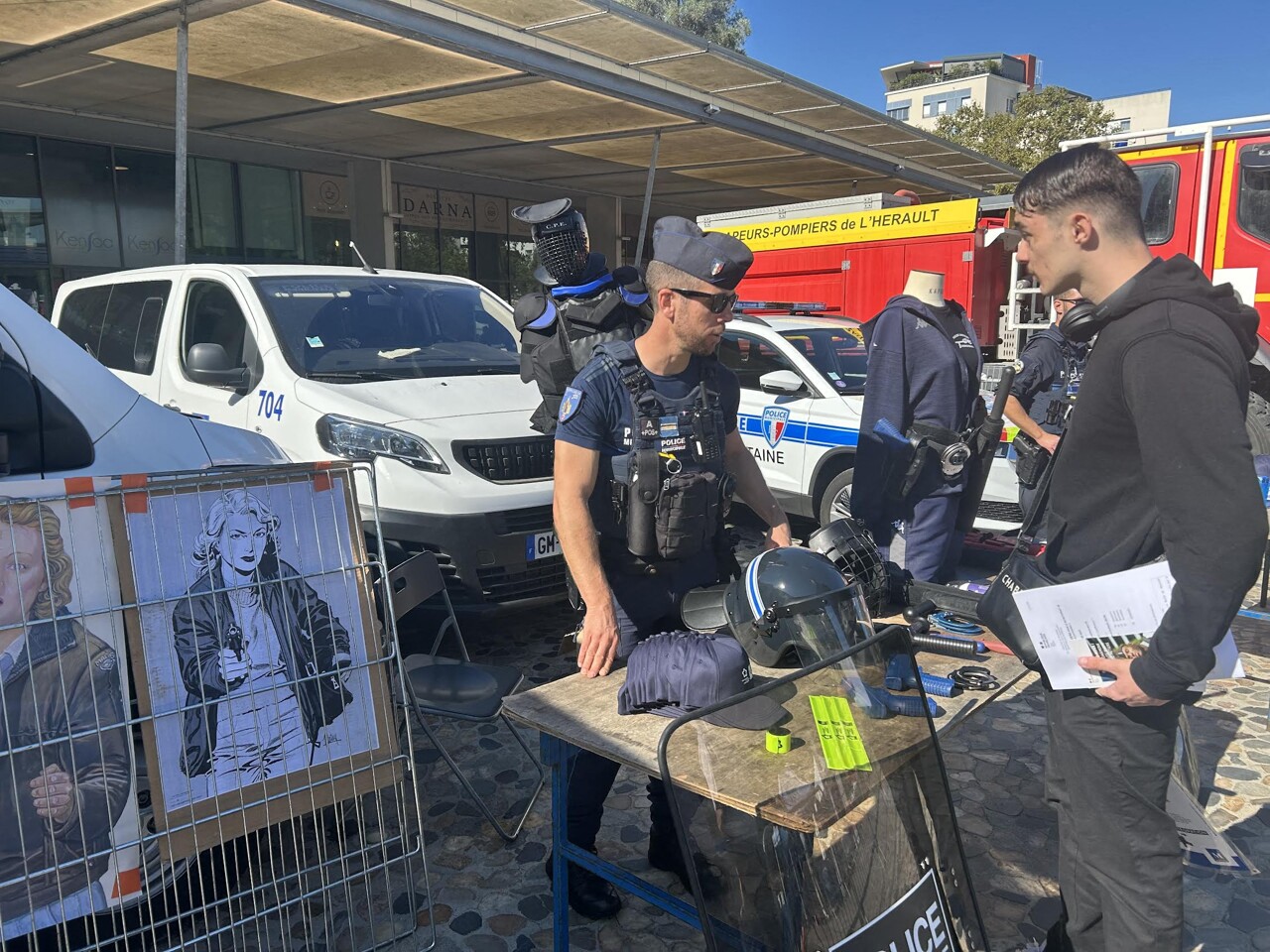 une première édition d'Explorer Day peu fréquentée sur le parvis de la mairie