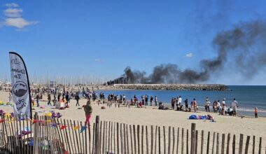 deux voiliers en feu dans le port de Palavas-les-Flots