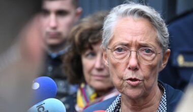 "Il faut trouver un compromis, de la droite républicaine aux élus socialistes", plaide Elisabeth Borne