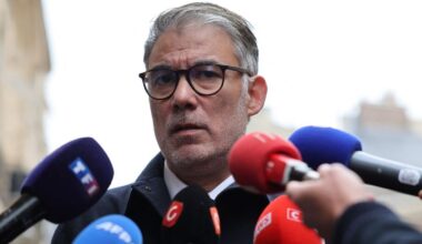 "Si la donne ne change pas, nous nous dirigeons vers la censure", avertit le socialiste Olivier Faure
