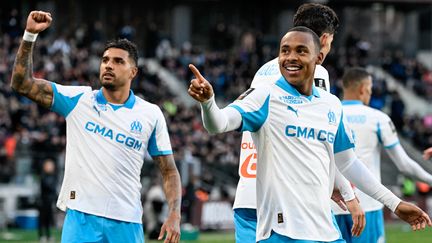 Igor Paixao fête son but avec l'OM contre Metz en Ligue 1 le 4 octobre 2025 au stade Saint-Symphorien. (JEAN-CHRISTOPHE VERHAEGEN / AFP)