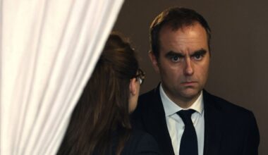 Sébastien Lecornu évoque une "volonté" partagée de "trouver un budget", qui "éloigne les perspectives de dissolution"