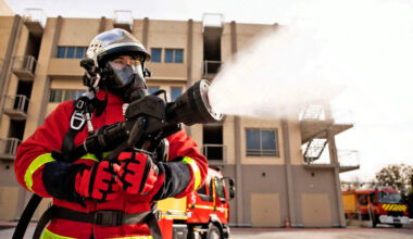 Une nouvelle lance à incendie Made in France pour les Pompiers de Paris