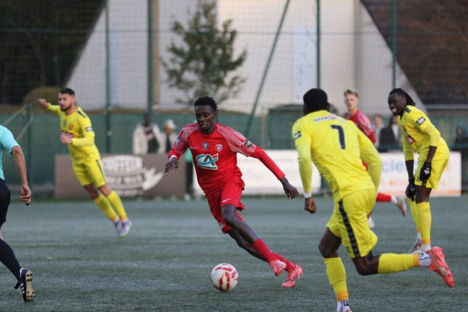 Noah Benga, milieu de terrain de la MOS.