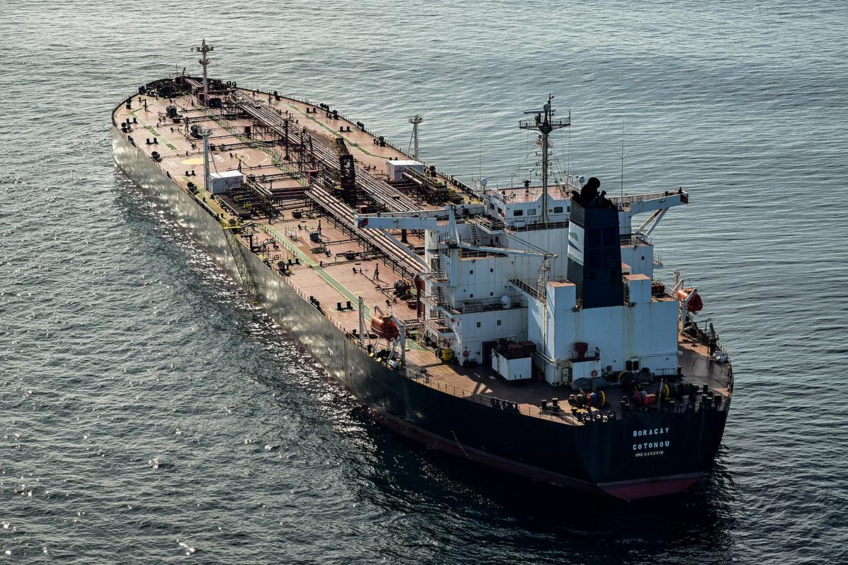 Comment la Russie contourne les sanctions sur le pétrole grâce à un millier de navires fantômes