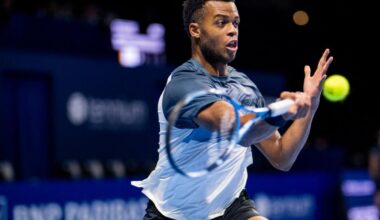 il s'impose face à Lorenzo Musetti et se qualifie pour les demi-finales à Bruxelles