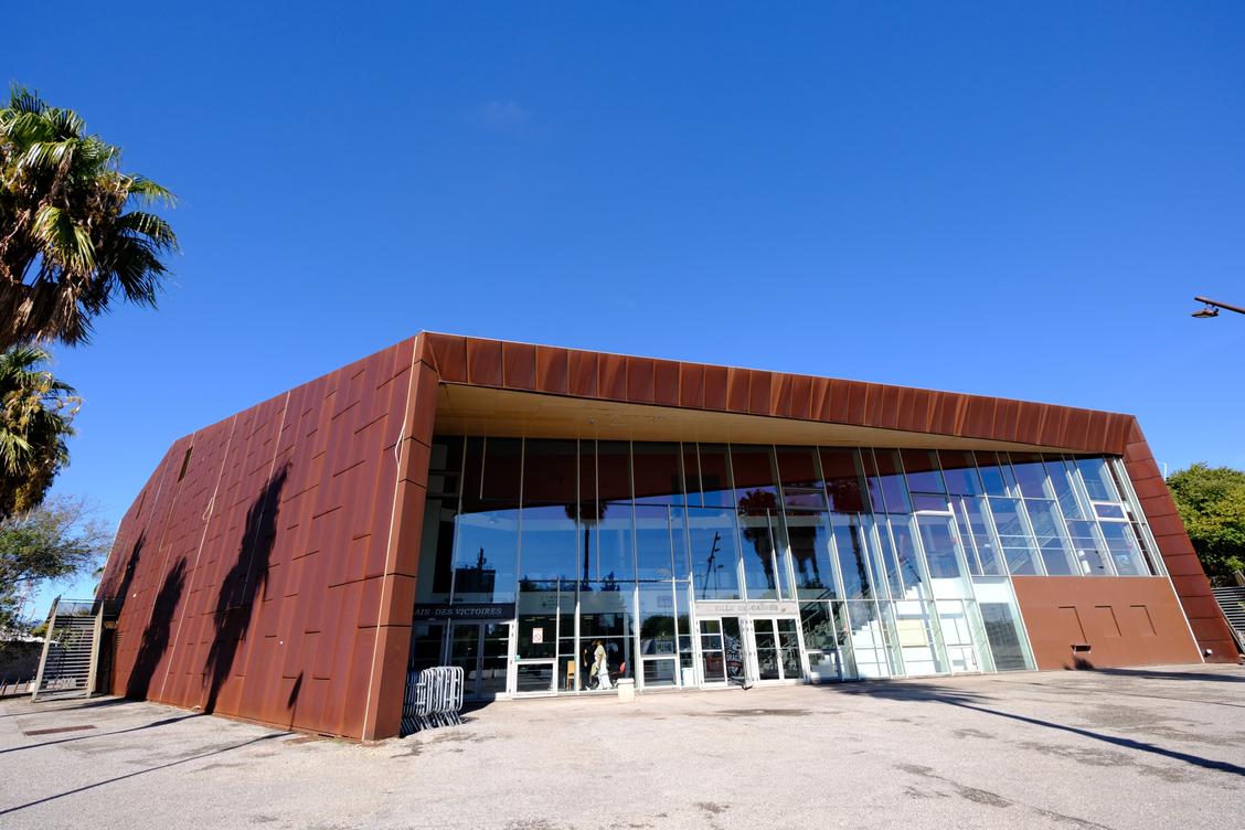 On a demandé aux Cannois ce qu’ils pensaient de la décision de la Ville de donner le nom de Bernard Brochand au Palais des Victoires