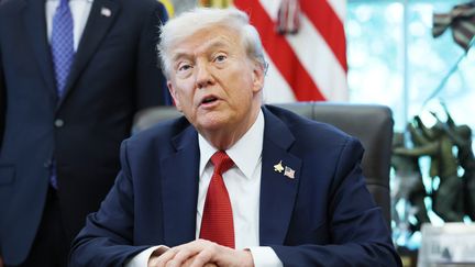 Le président américain, Donald Trump, lors d'un échange avec la presse à la Maison Blanche, à Washington, le 6 octobre 2025. (ANNA MONEYMAKER / GETTY IMAGES NORTH AMERICA / AFP)