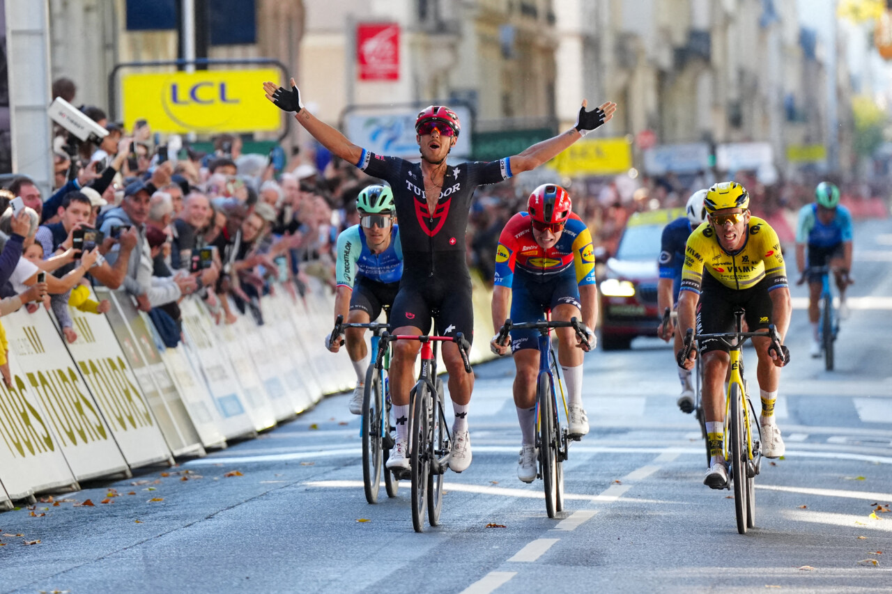VIDÉO. L’incroyable boulette de Paul Lapeira à Paris-Tours