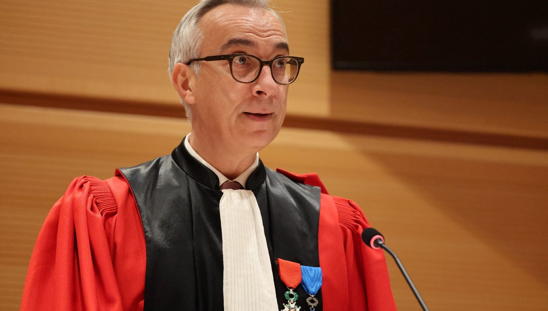 cinq personnes en garde à vue