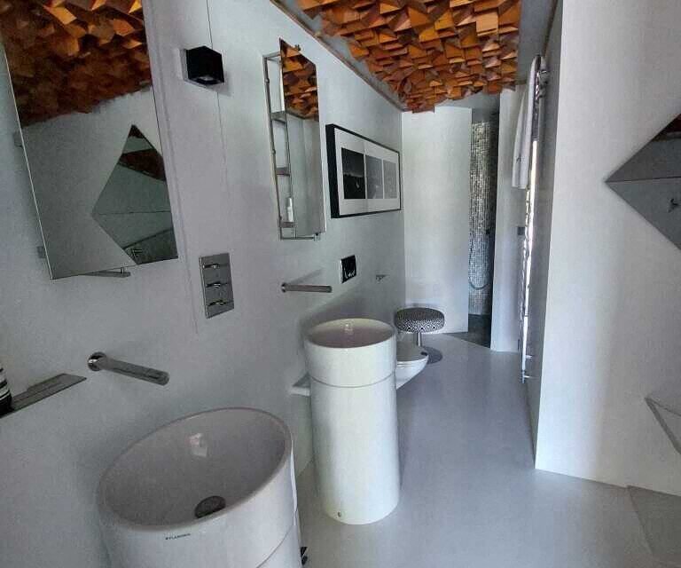Chaque chambre est équipée d'une salle de bains.