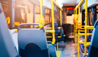 sous les yeux d’enfants, des passagers ivres menacent et insultent un chauffeur de bus