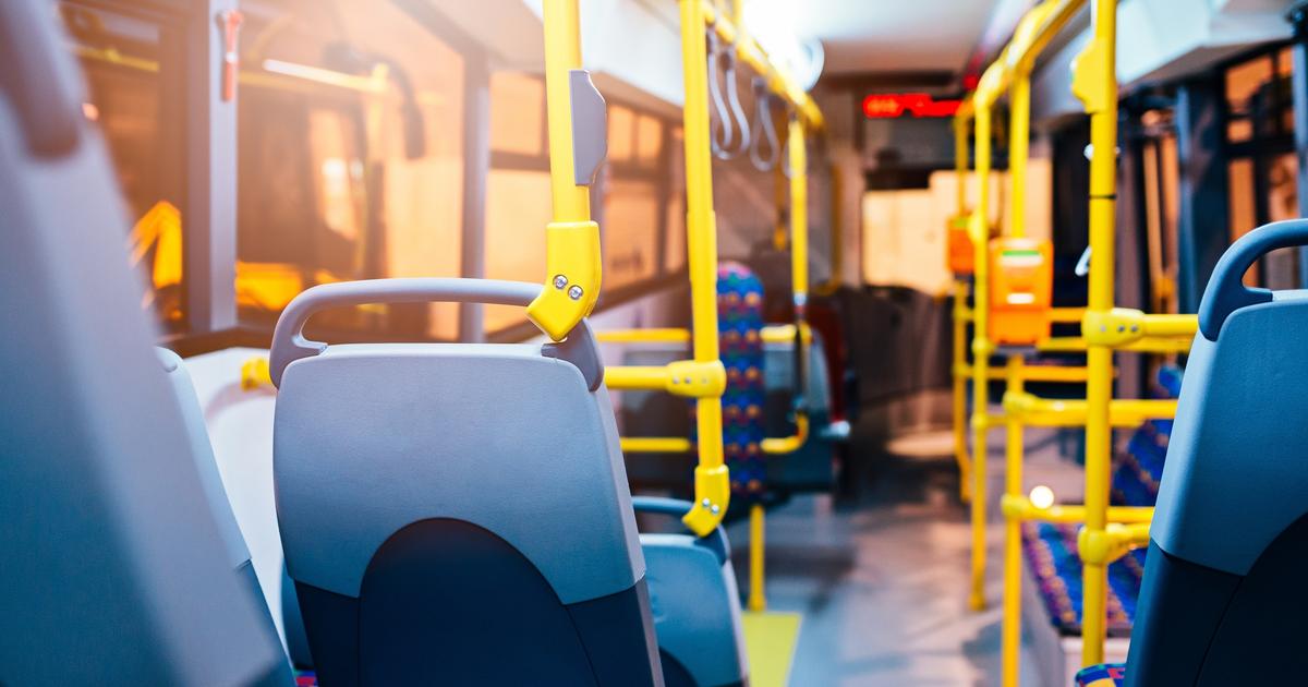 sous les yeux d’enfants, des passagers ivres menacent et insultent un chauffeur de bus