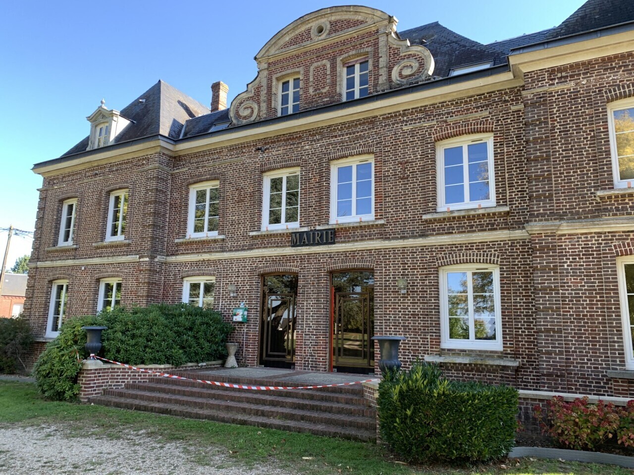 Près de Rouen, cette mairie doit déménager pour travaux : où en est-on ?