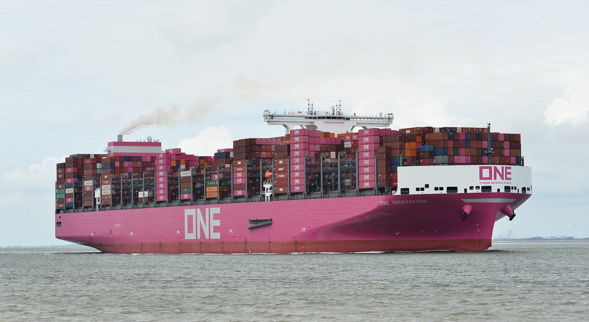 Le porte-conteneurs ONE Innovation arrive en Europe avec un record de chargement
