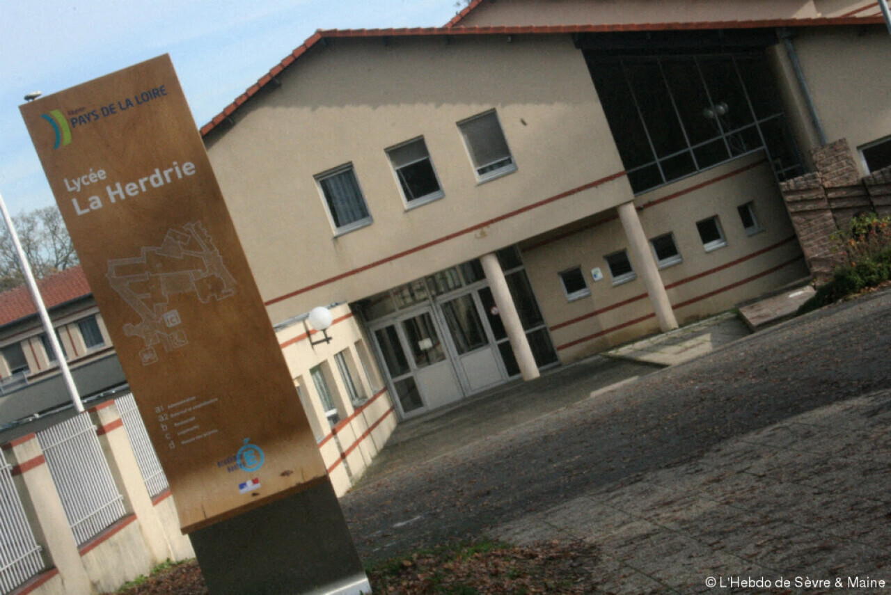 Dans ce lycée près de Nantes, il n’y aura plus de fêtes de fin d’année pour les élèves de terminale