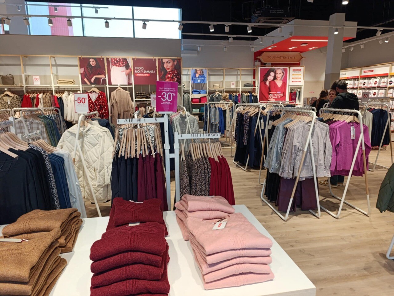 "Mur" Thermolactyl, deux niveaux... Visite de la nouvelle boutique Damart à Roubaix, berceau de la marque