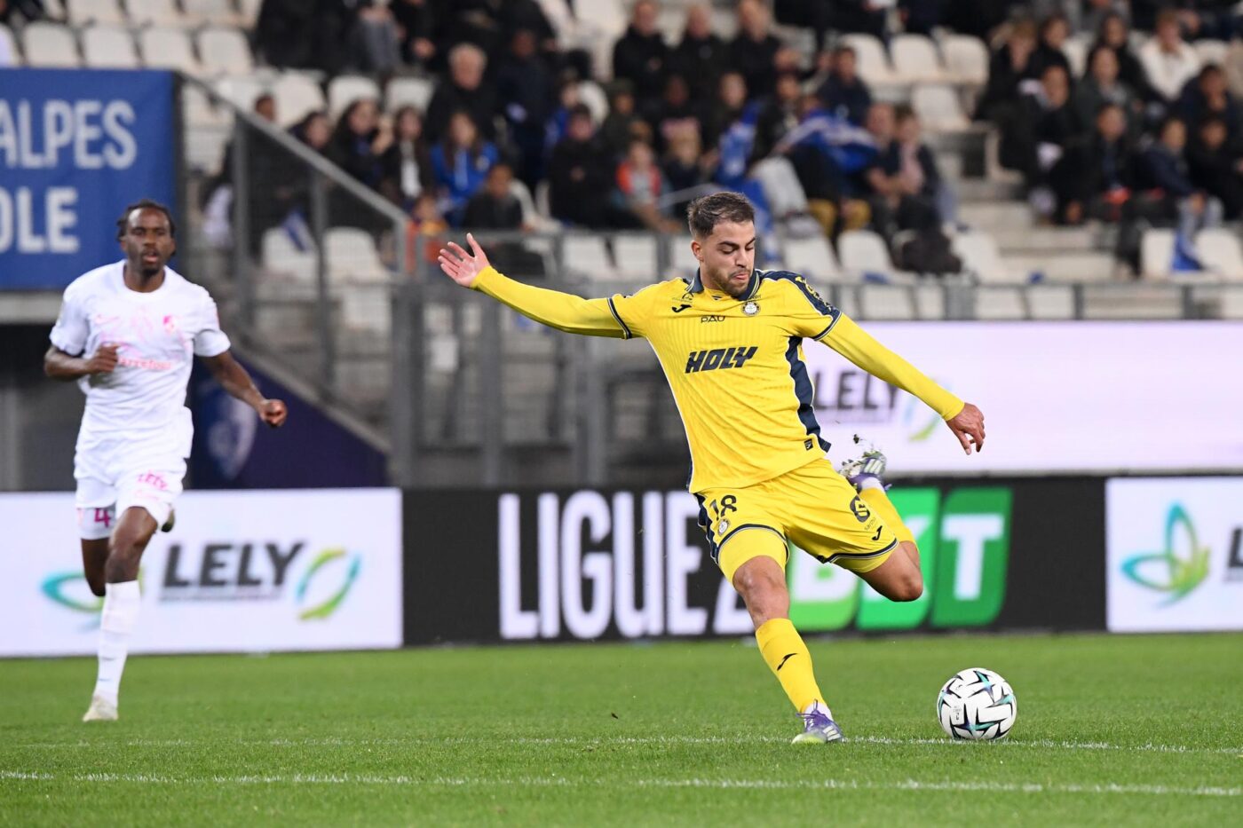 Pau se sauve sur le fil à Grenoble, Guingamp trébuche à Boulogne - L2 - J10 - Résumé