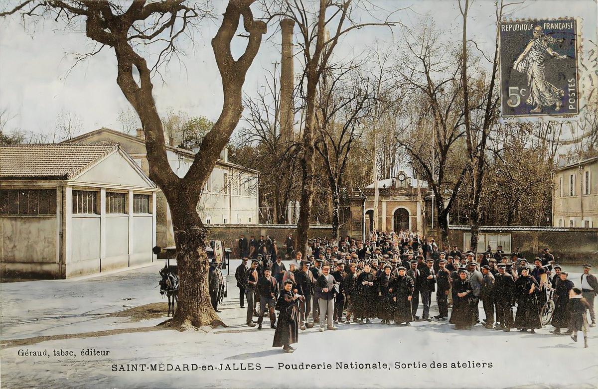 Sortie des ateliers de la Poudrerie nationale.