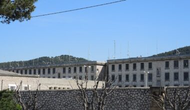 Marseille. Mort d'un homme égorgé par son codétenu à la prison des Baumettes : la famille attaque l’État